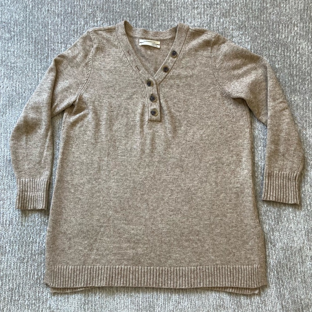 Anthropologie Serena Oatmeal V-Neck Button Sweater Small Classic Comfy Oversized